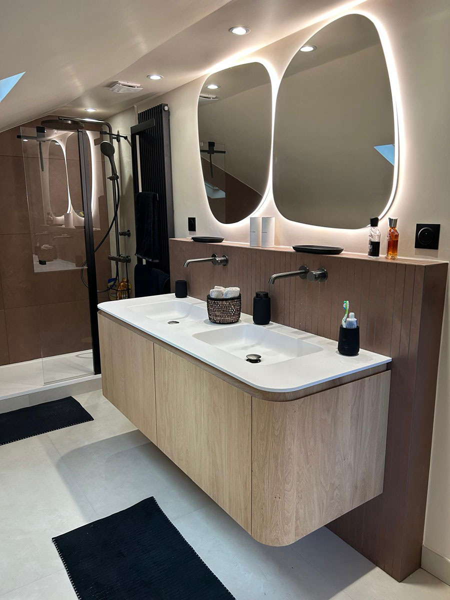 Salle de bain moderne avec double vasque