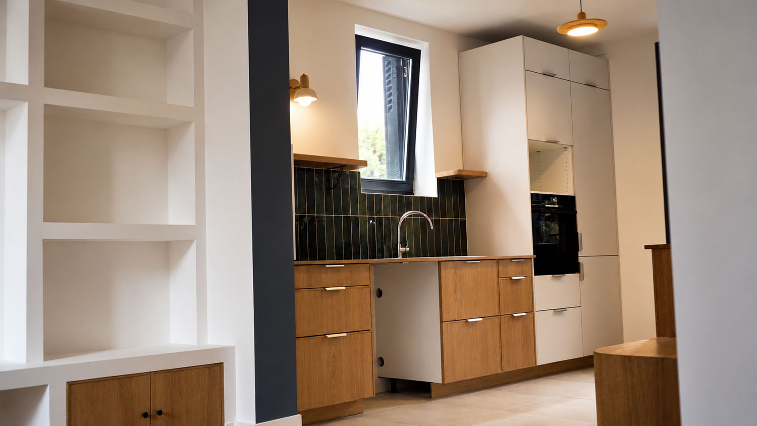 Rénovation intérieure avec ouverture d’un mur porteur entre cuisine et séjour à Suresnes